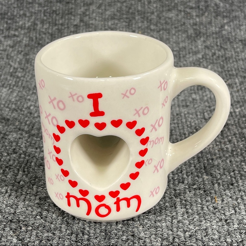 * I Love Mom Heart Shape Mug